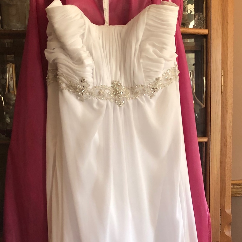 Brand new White Wedding Dress Custom Size 38 - 40.